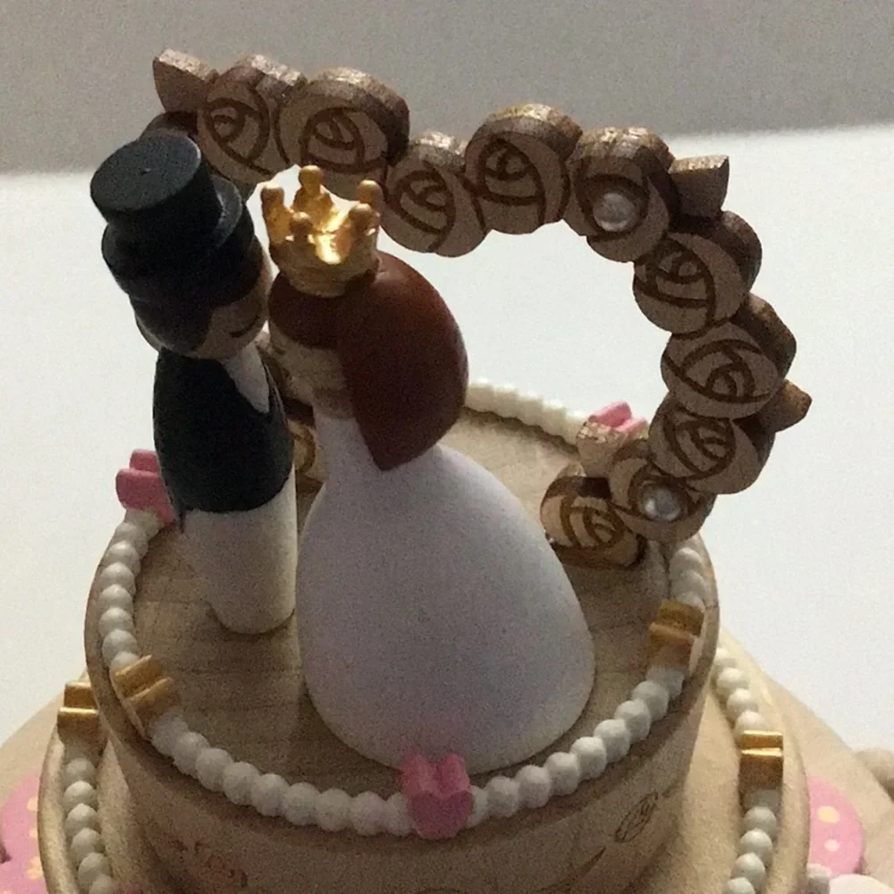 NIB Papyrus Musical Rotating Bride & Groom Cake Topper Music Box